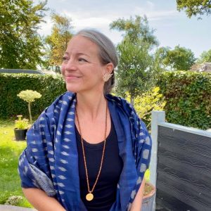 DARK BLUE WISDOM scarf from byTrampenau